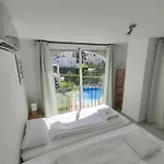 Relaxed Retreat With Pool بيت للعطل مانيلفا